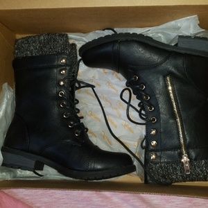 Black boots NEVER BEEN WORN